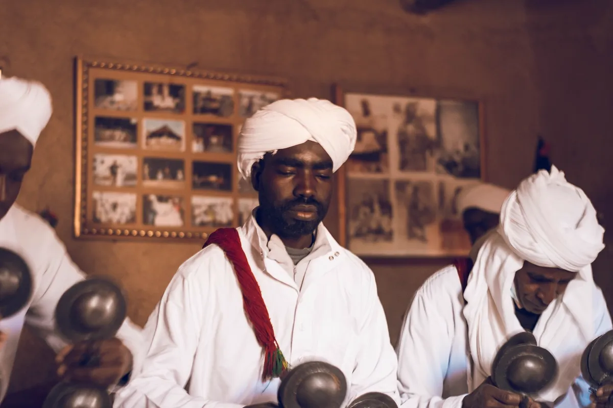 Khamlia Gnawa music – Gnawa musicians playing qraqeb in Khamlia village near Merzouga